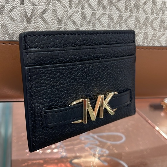 MICHAEL KORS
Reed Large Pebbled Leather Card Holder Case Wallet 
COLOR BLACK
NWT - Picture 2 of 16